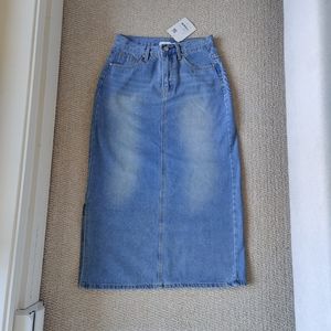 NWT Oak+Fort denim skirt size 27 medium wash
